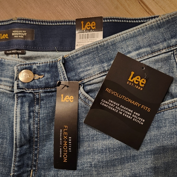 Lee Bootcut Jeans - Picture 2 of 3